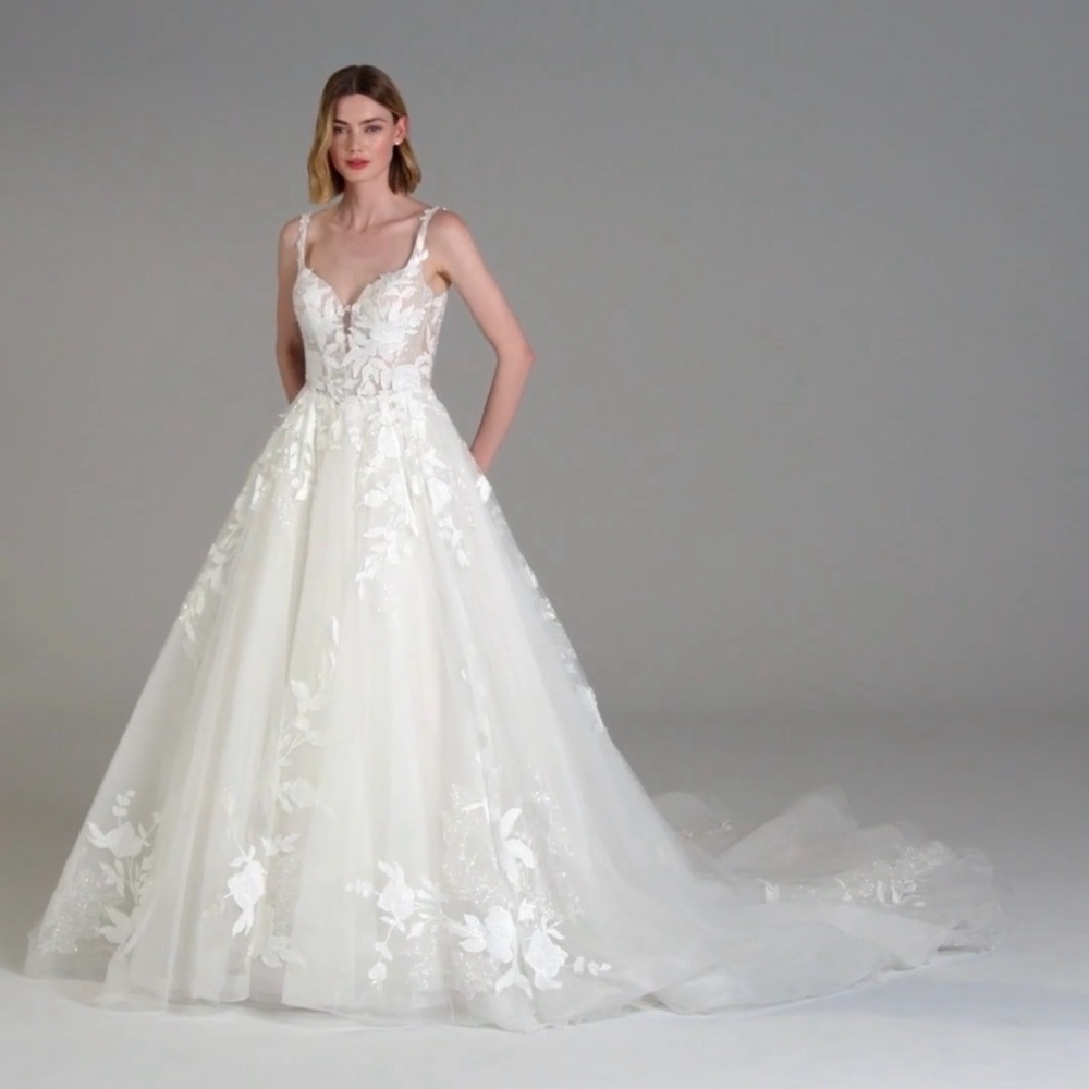 Pronovias White Lace Wedding Dress